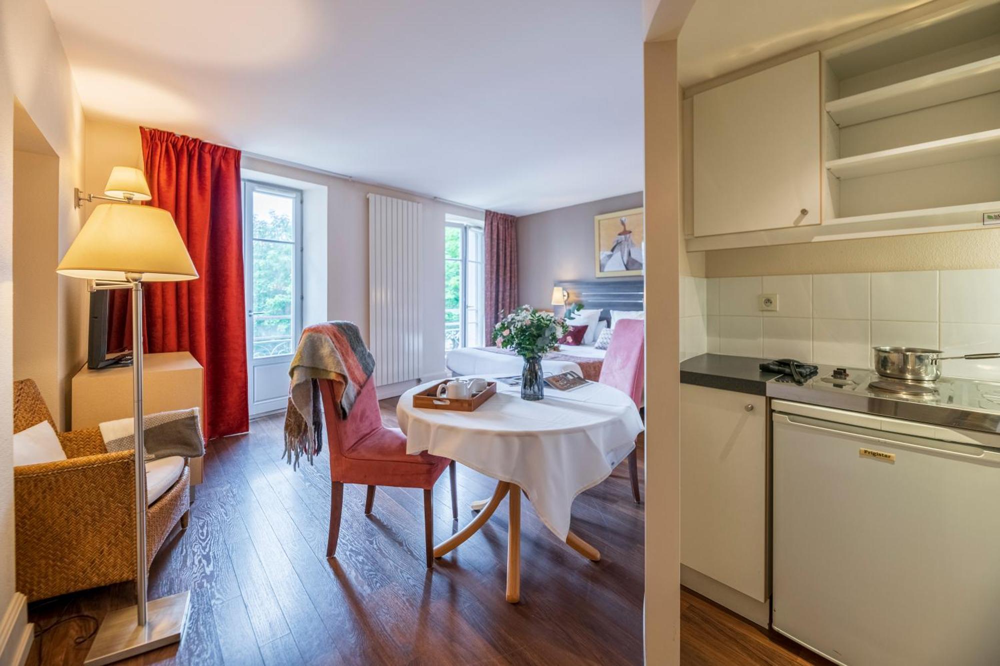 Hotel Cerise - Les Sources Luxeuil-Les-Bains Esterno foto