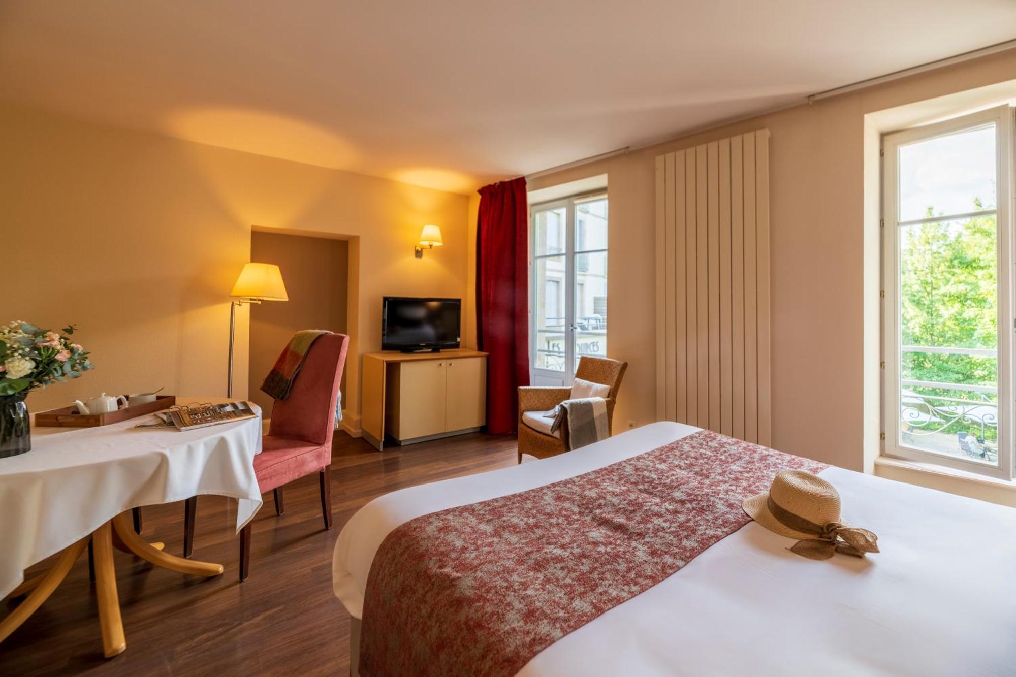 Hotel Cerise - Les Sources Luxeuil-Les-Bains Esterno foto